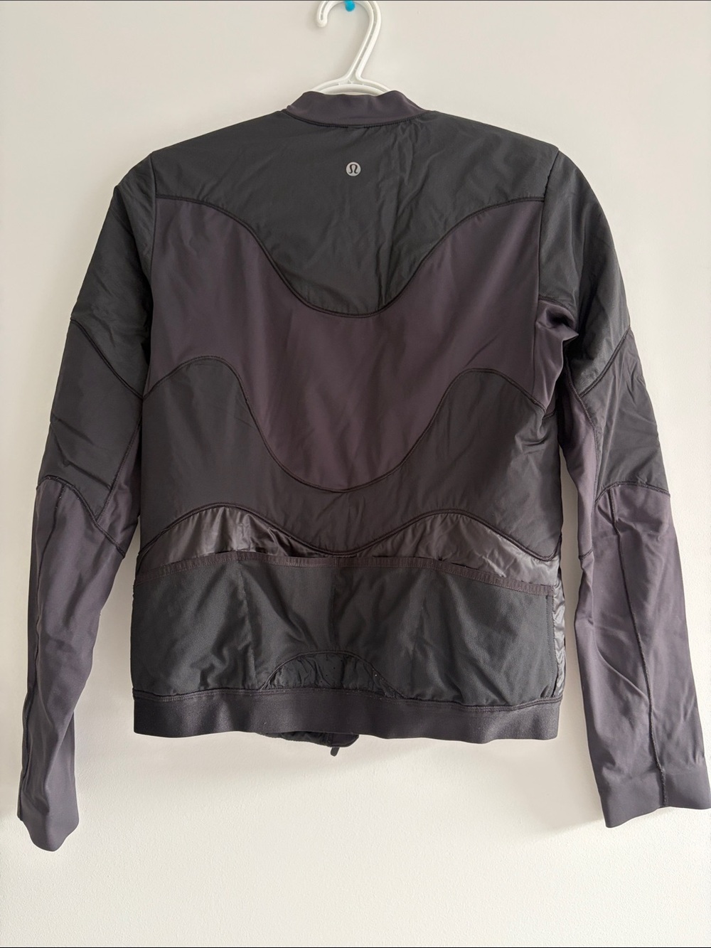 lululemon athletica Women's Black Runner’s jacket - Picture 5 of 7